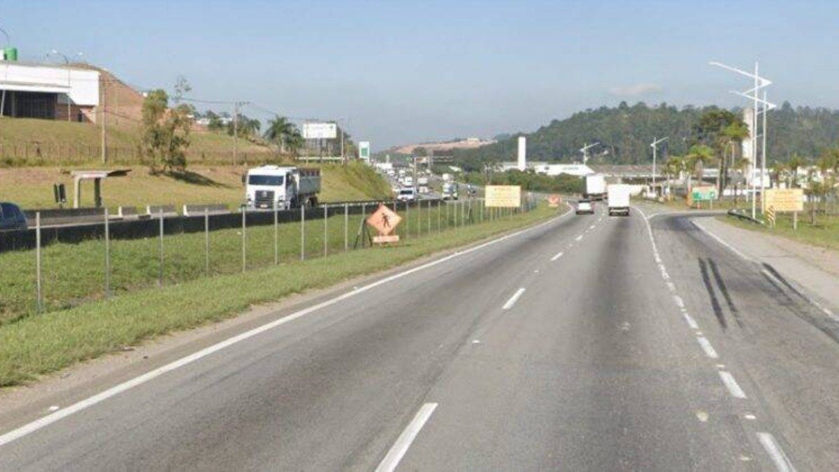 Rodovia Régis Bittencourt é liberada após incêndio