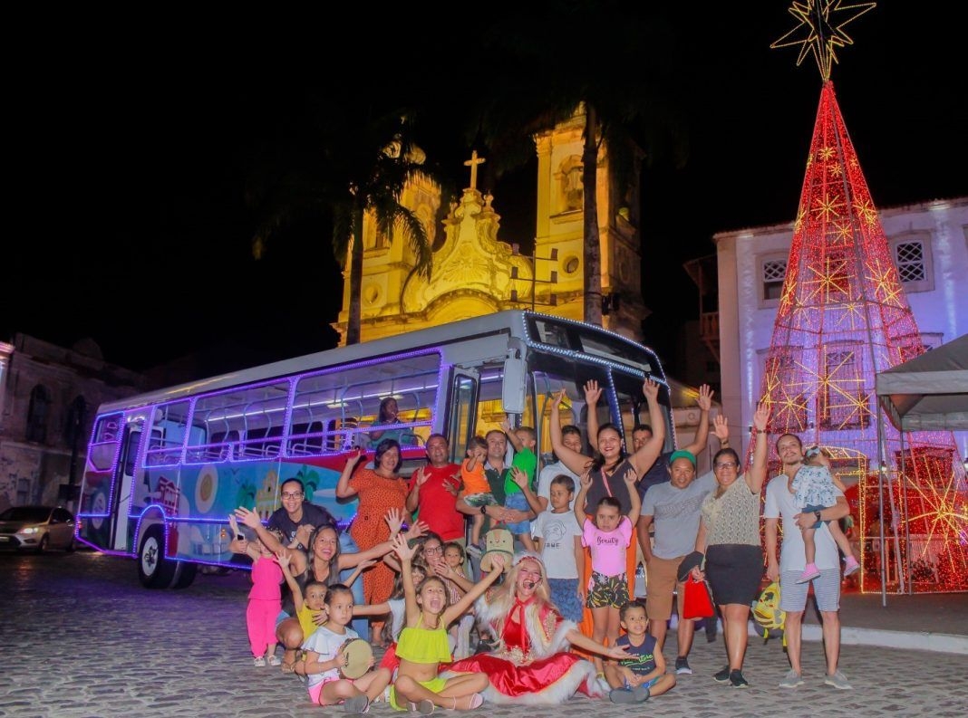Jardineira com a Tia Estrela: Atração inédita e gratuita encanta crianças, jovens e adultos no Penedo Luz