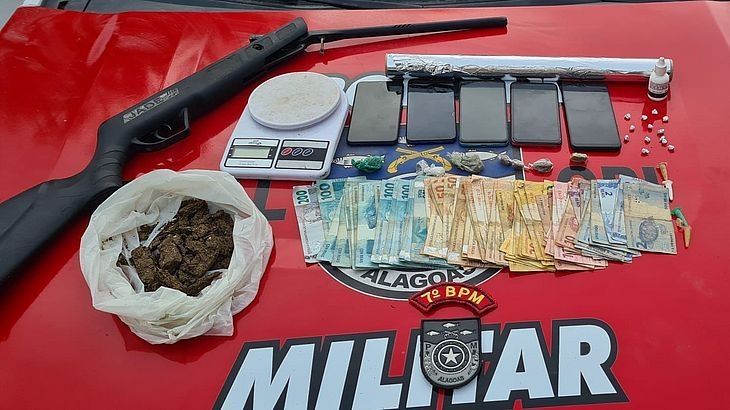 Polícia Militar apreende 14 armas de fogo e 9kg de drogas em uma semana