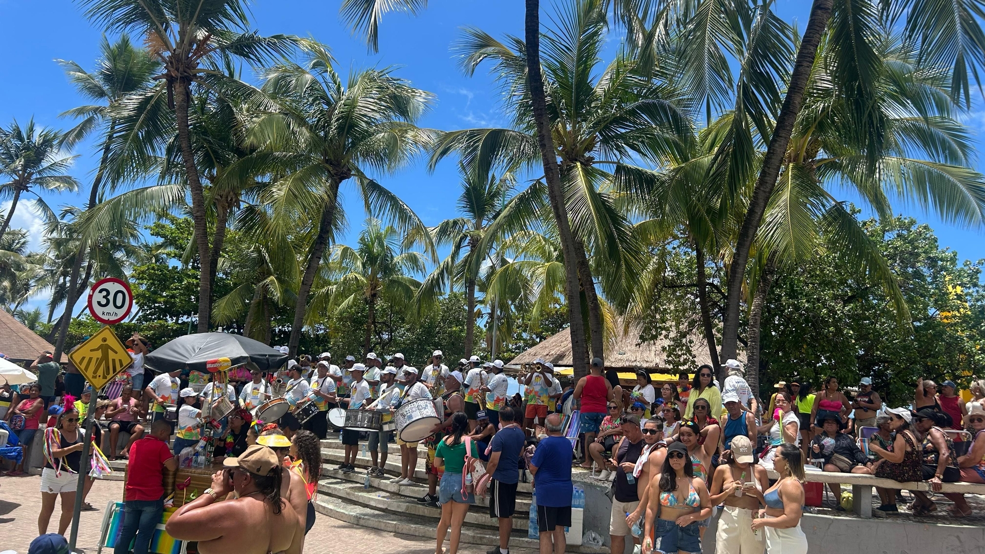 Pinto da Madrugada arrasta multidão em Maceió