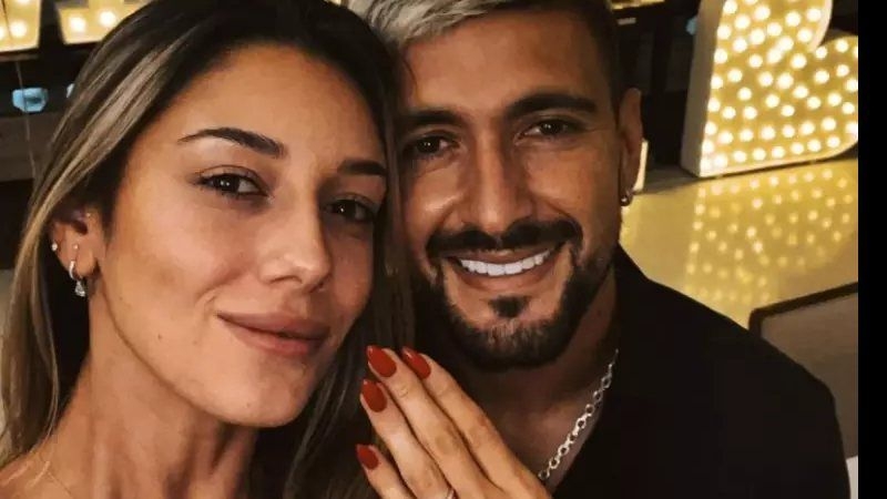 Esposa de Arrascaeta critica violência após assalto no Rio