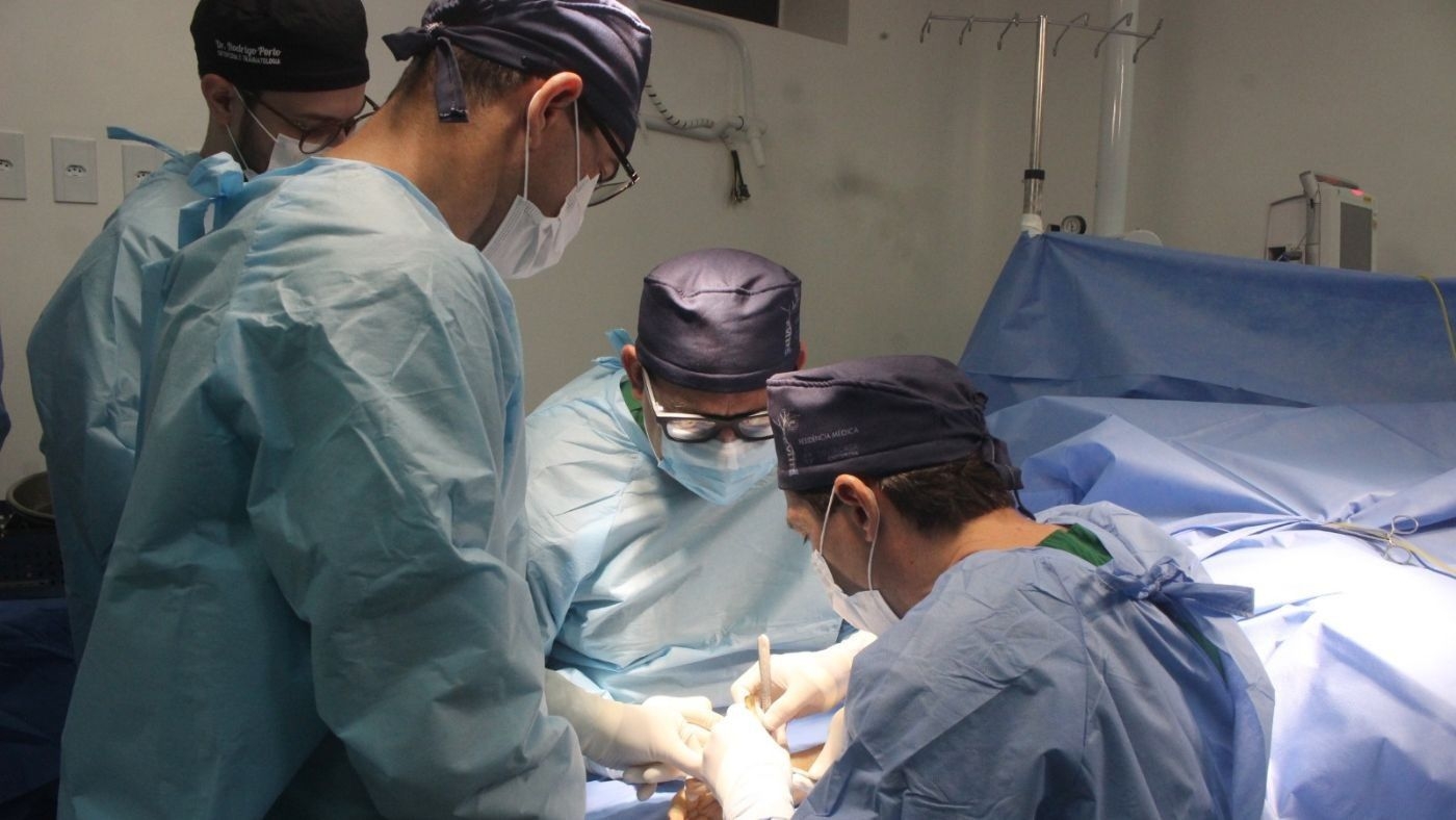 Santa Casa de Maceió realiza cirurgia pioneira de prótese de polegar