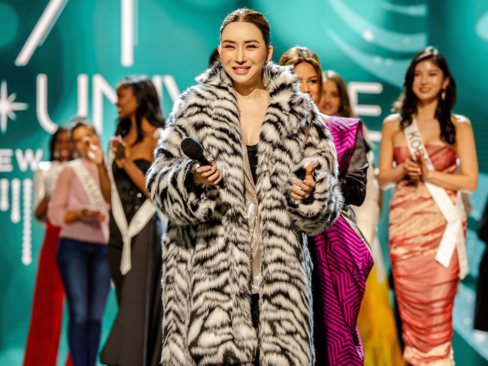 Mudança de Comando no Miss Universe Antecede Abertura do Evento