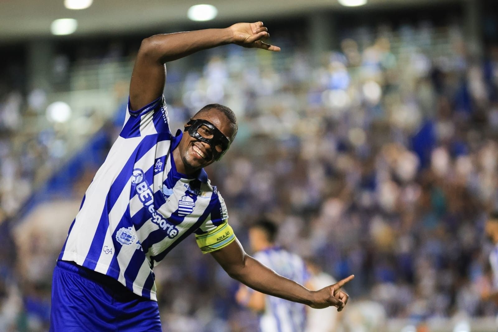 Igor Bahia se destaca e se torna artilheiro do Nordestão