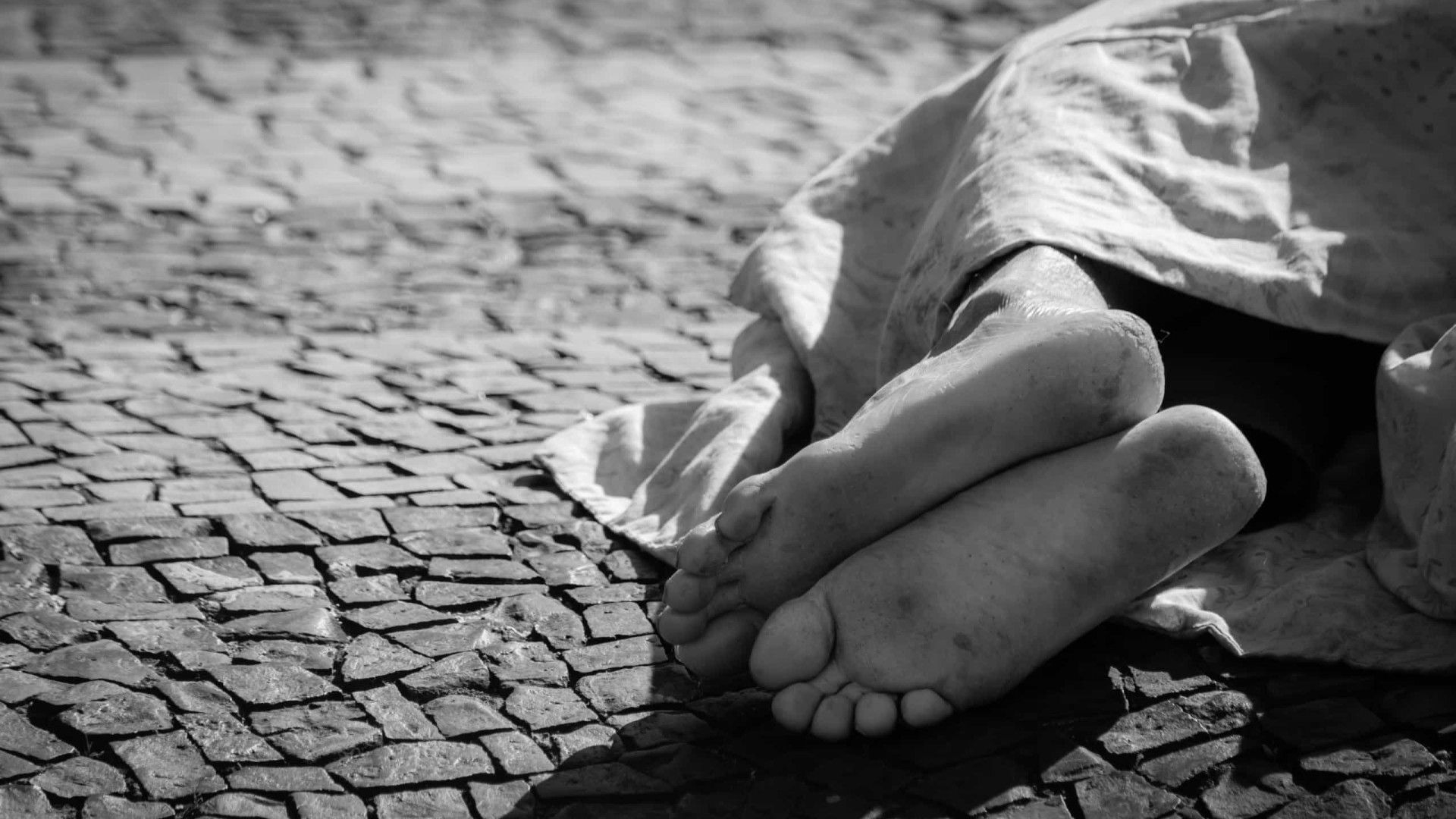 Prefeito manda levar homem em situação de rua para 'capinar' em SC