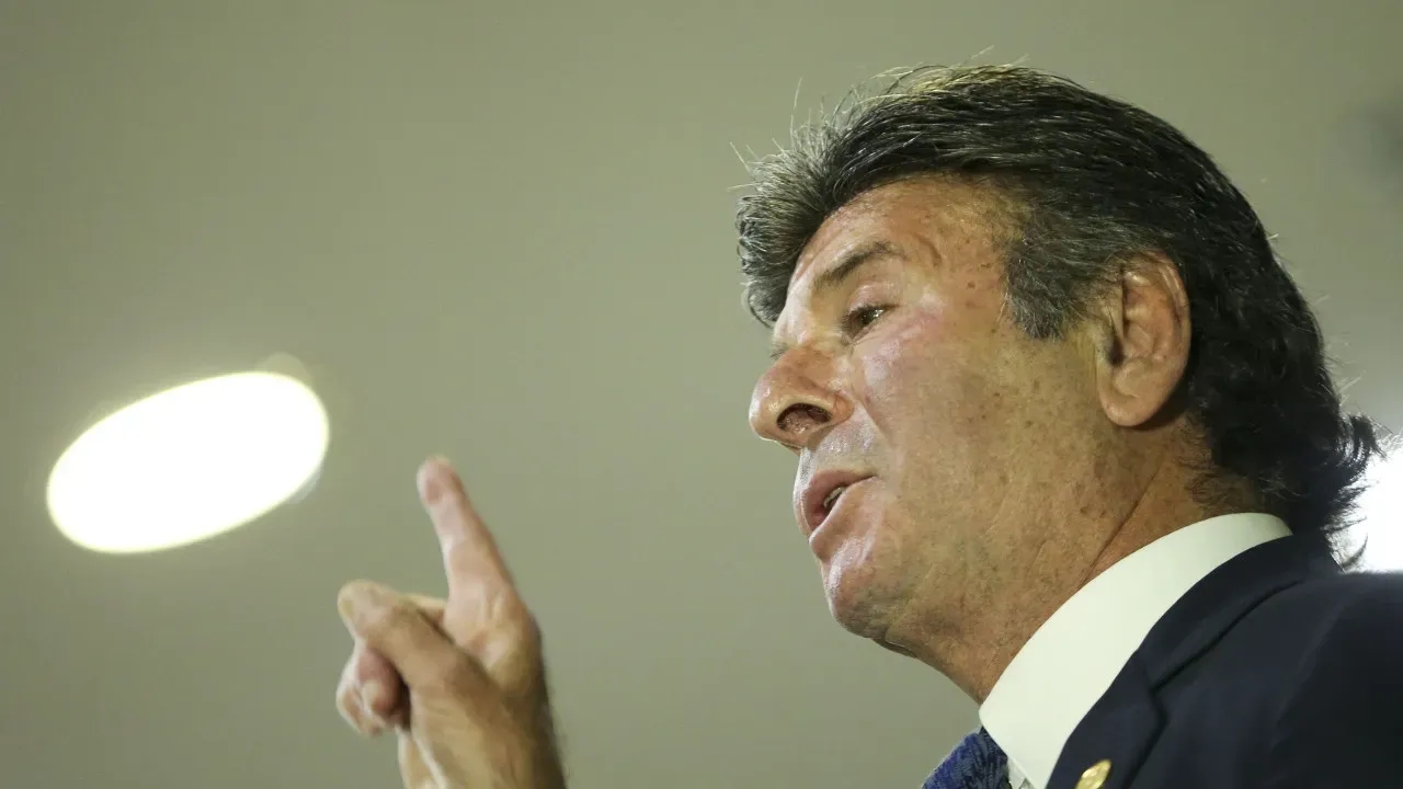 Fux provoca desconforto no STF ao divergir de Moraes
