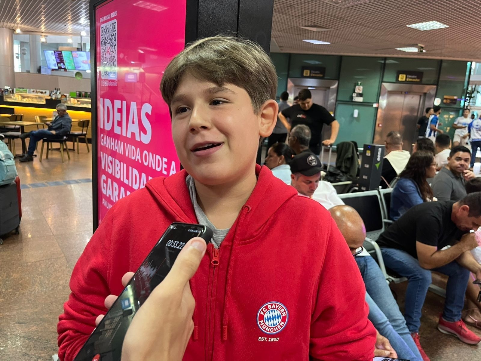 Garoto torcedor do CRB e fã de Neymar se divide