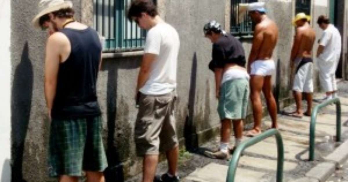 Como evitar multas ao fazer xixi na rua