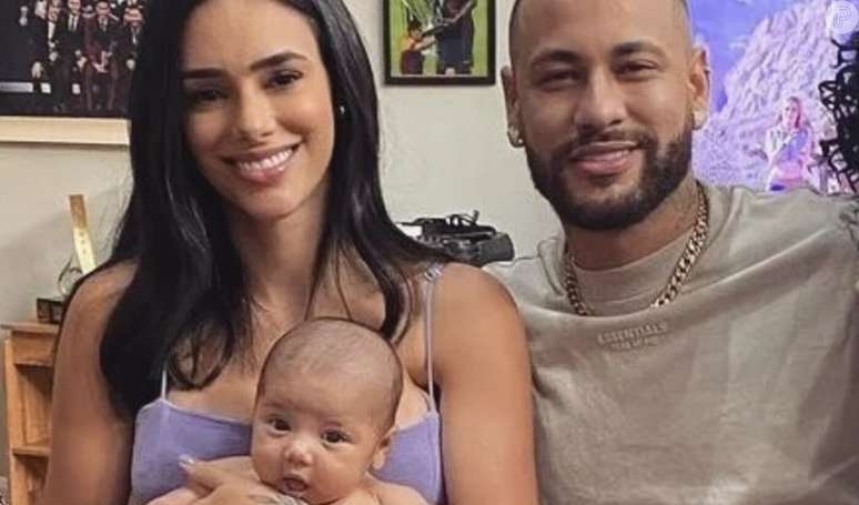 Bruna Biancardi vira a noite cuidando de Mavie enquanto Neymar mostra decoração de Natal inspirada na filha