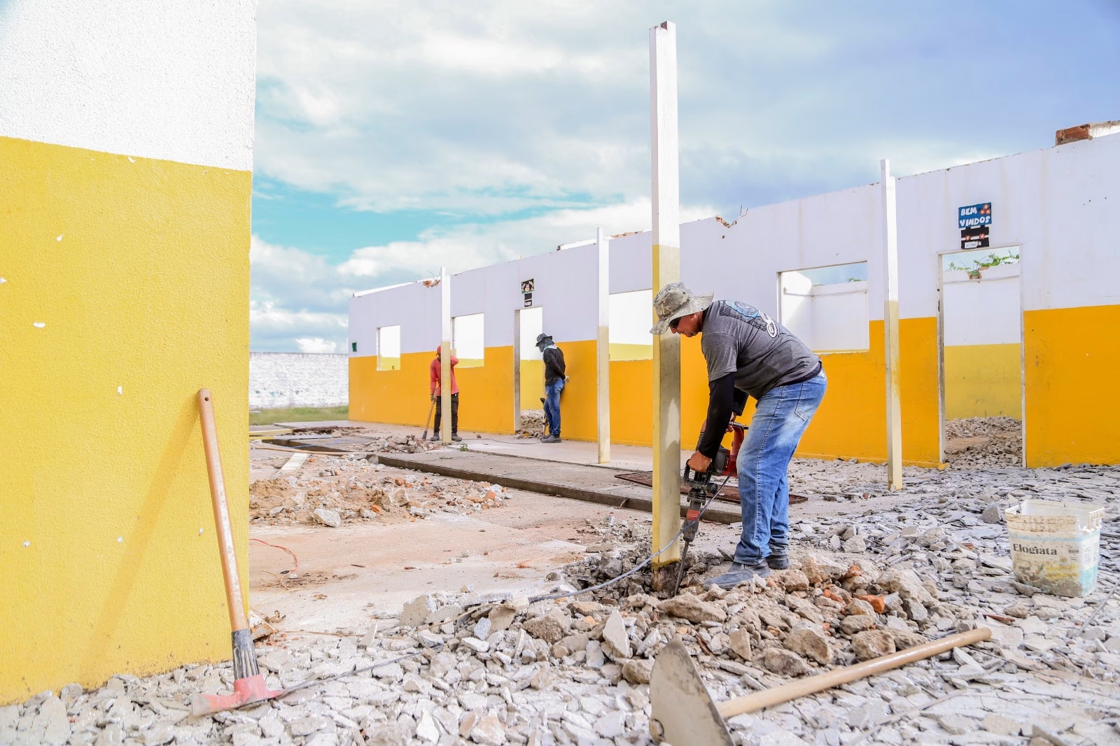 Prefeitura de Penedo realiza reforma de R$ 2,2 milhões na escola