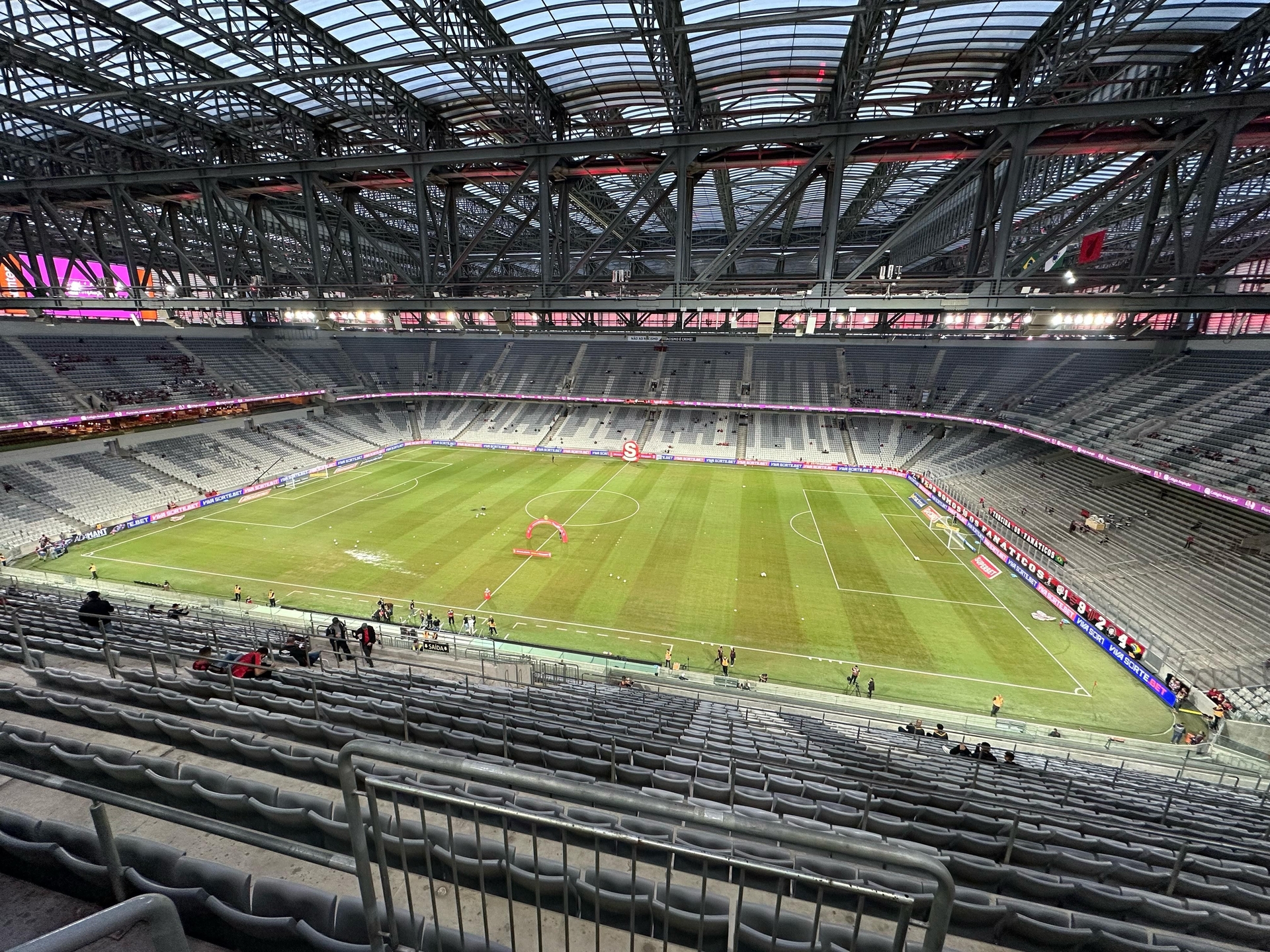 Athletico vence CRB e assume liderança na Série B