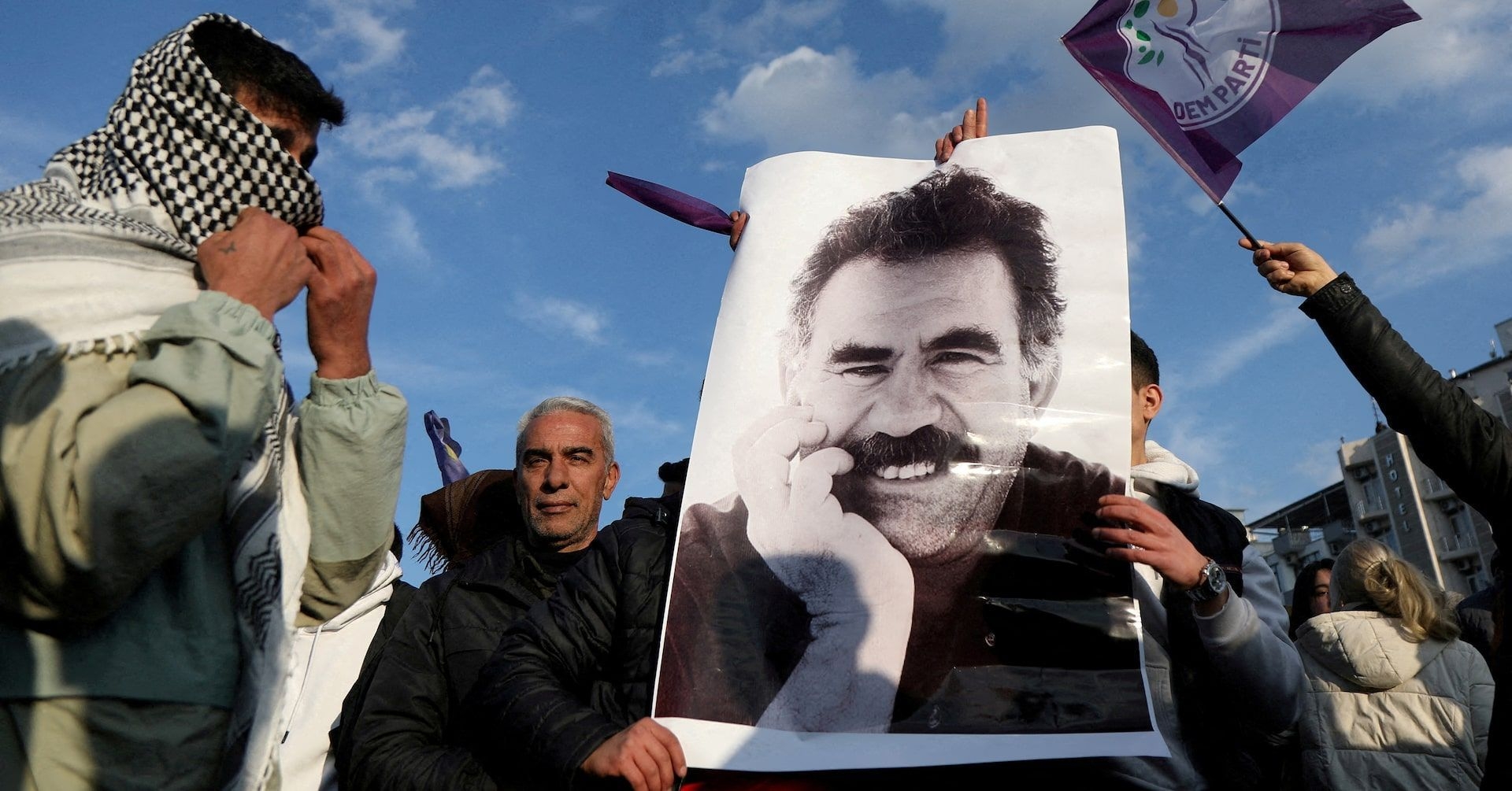 Protesto Pro-Kurdos Busca Desarmamento do PKK na Turquia