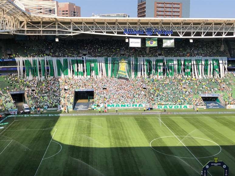 Cautela exagerada? Torcida evita grito de campeão no estádio após vitória do Palmeiras