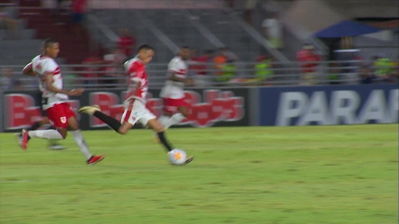 Ciel brilha e garante vitória do Ferroviário no G-4