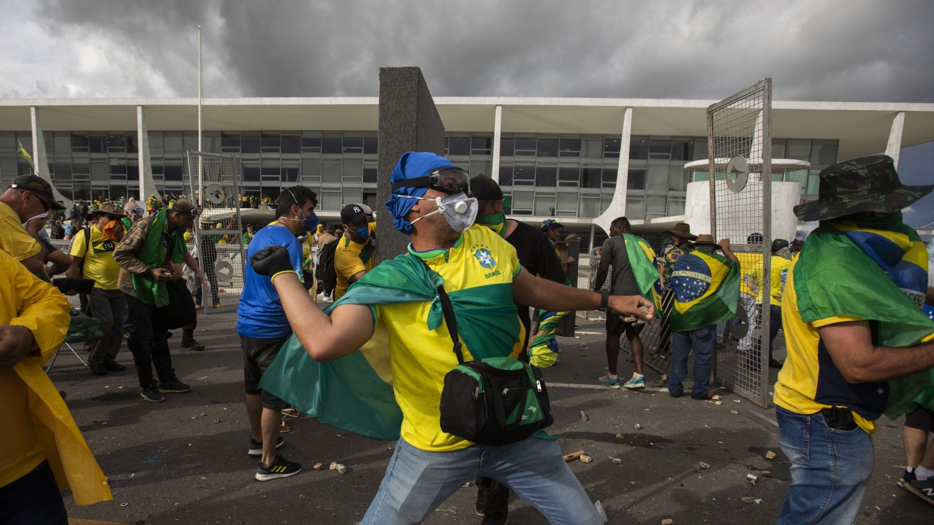 Nove em cada dez brasileiros reprovam invasões de 8 de janeiro