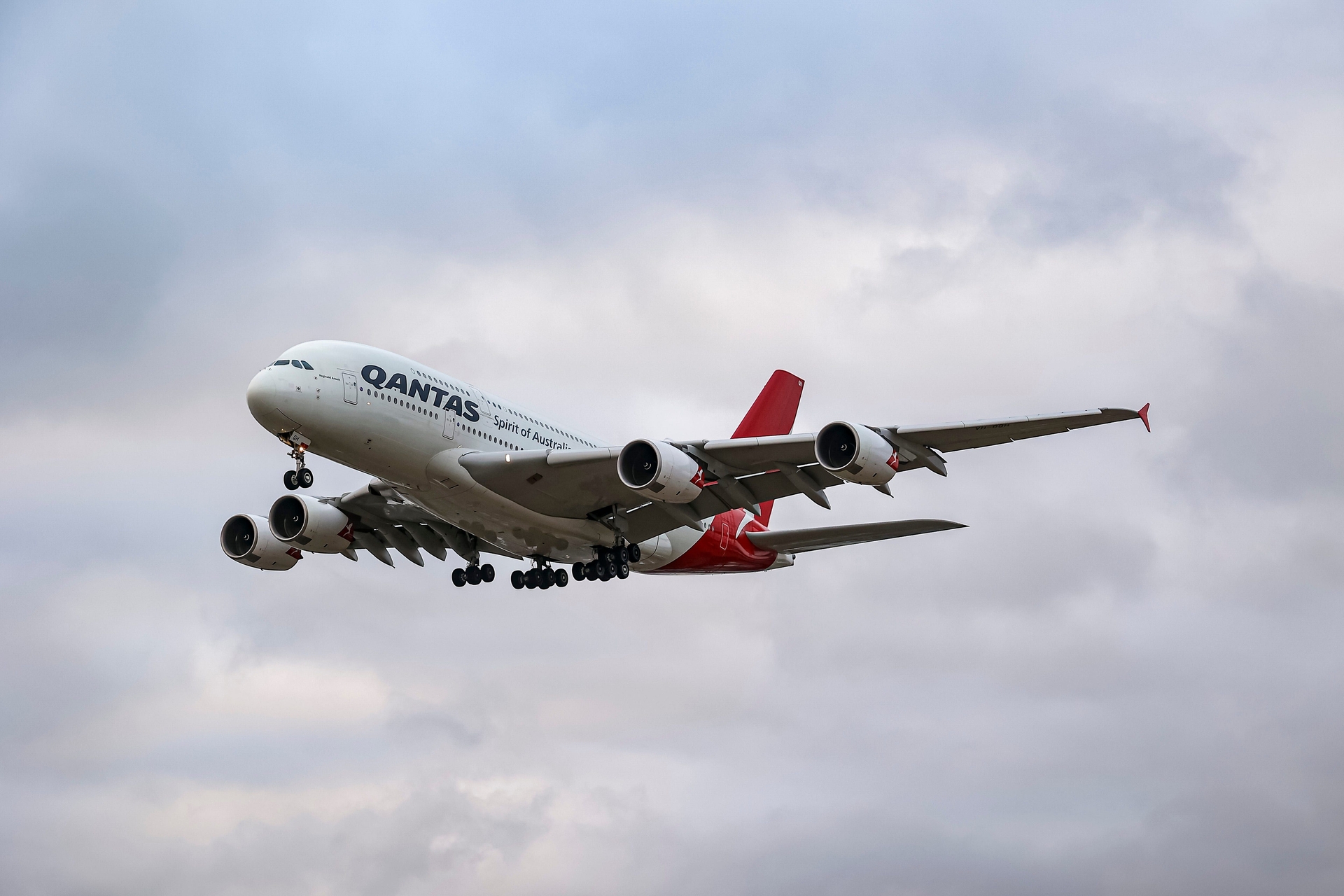 Voo da Qantas entre Sydney e Joanesburgo retorna inesperadamente