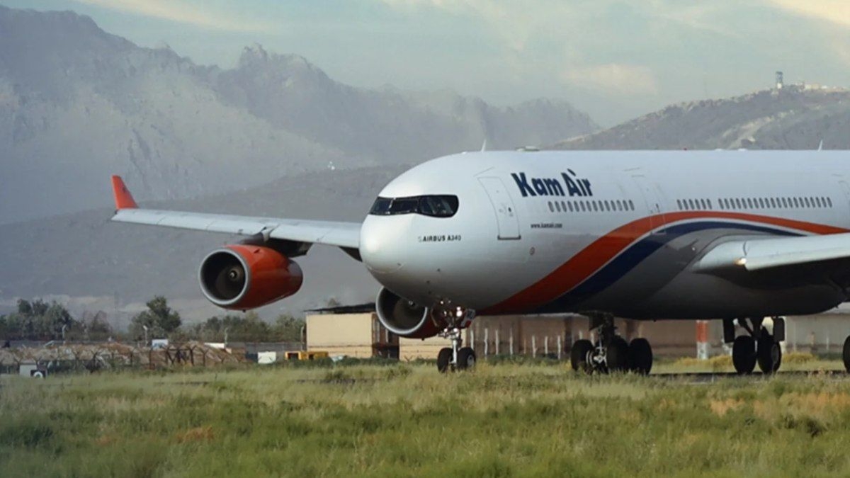 Adolescente afegão viaja escondido em trem de pouso na Índia