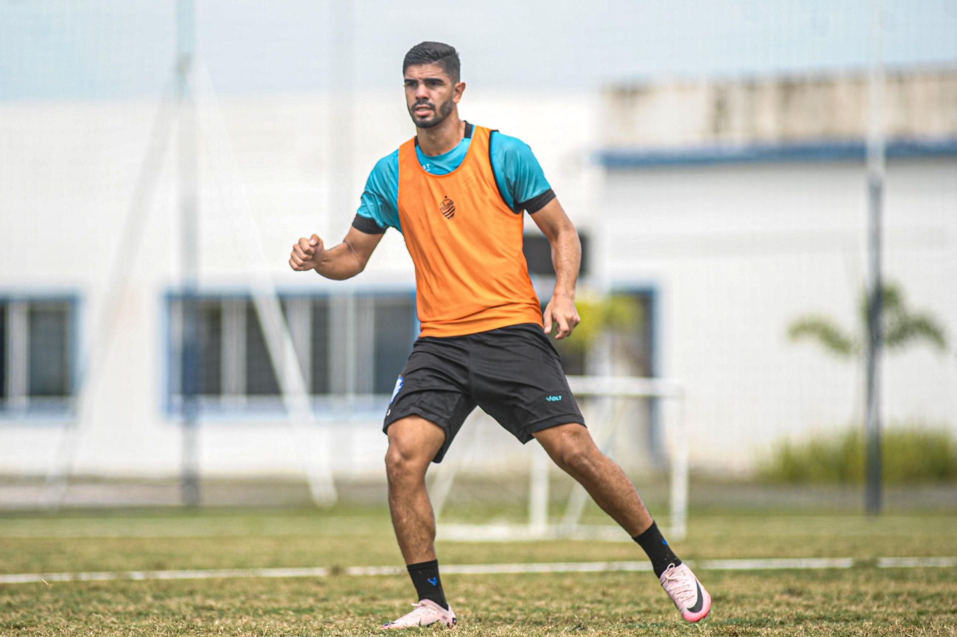 CSA busca reforços e negocia retorno de Matheus Mega