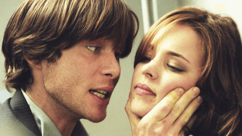 Já assistiu? Muito antes de Oppenheimer, Cillian Muprhy apareceu completamente surtado em suspense dirigido por um mestre do terror