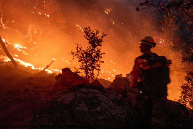 Sobe para 16 o número de mortes em decorrência dos incêndios florestais em Los Angeles