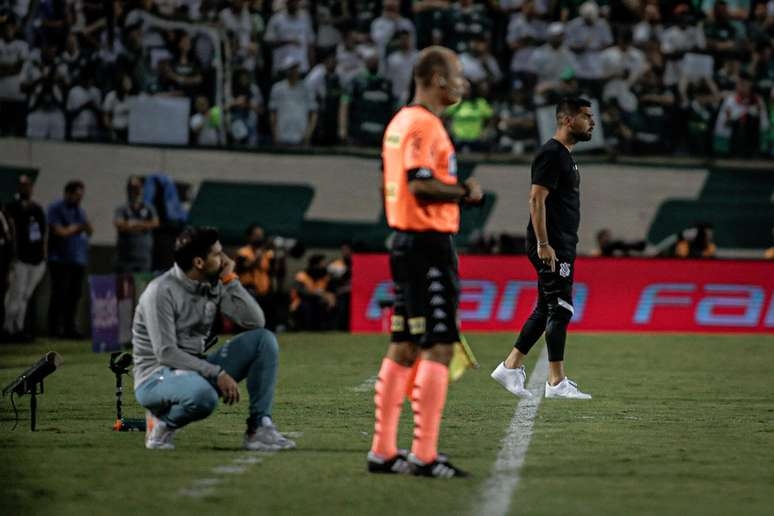 António Oliveira cutuca Palmeiras, e Abel reclama da arbitragem de jogo contra o Corinthians