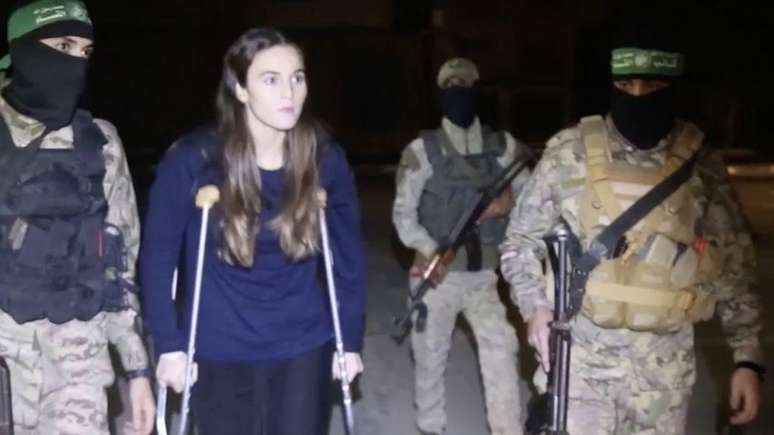 Trégua Israel-Hamas: terceiro grupo de reféns israelenses é liberado