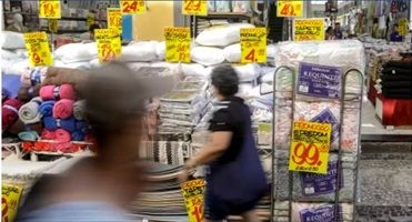 Economia perde fôlego: veja os primeiros sinais do desaquecimento esperado para a 2ª metade do ano