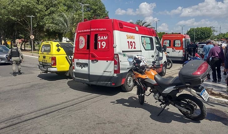 Motociclista morre após ser atingido por carro em cruzamento, no Centro de Arapiraca