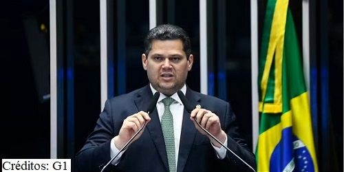 Com 73 dos 81 votos possíveis, Davi Alclumbre reassume o senado