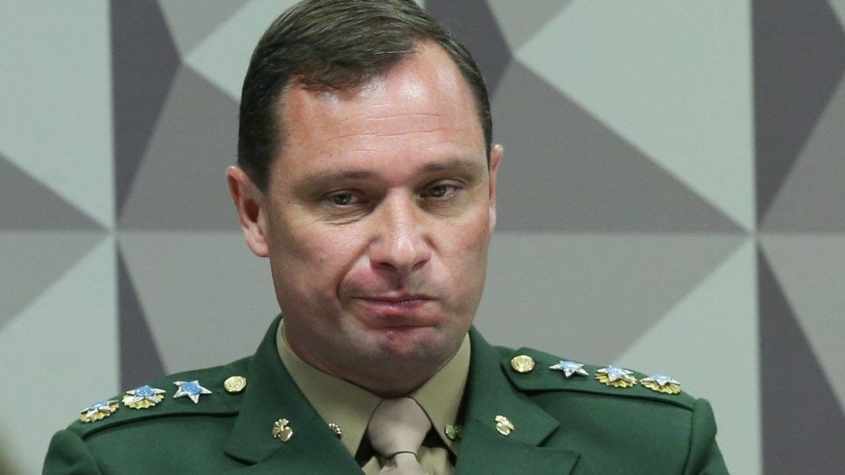 Defesa de Mauro Cid nega fuga e critica Bolsonaro