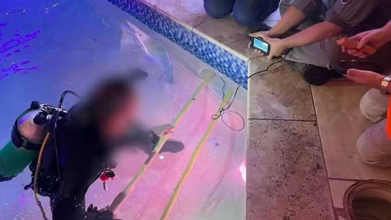 Criança desaparecida é encontrada morta em tubulação de piscina em hotel