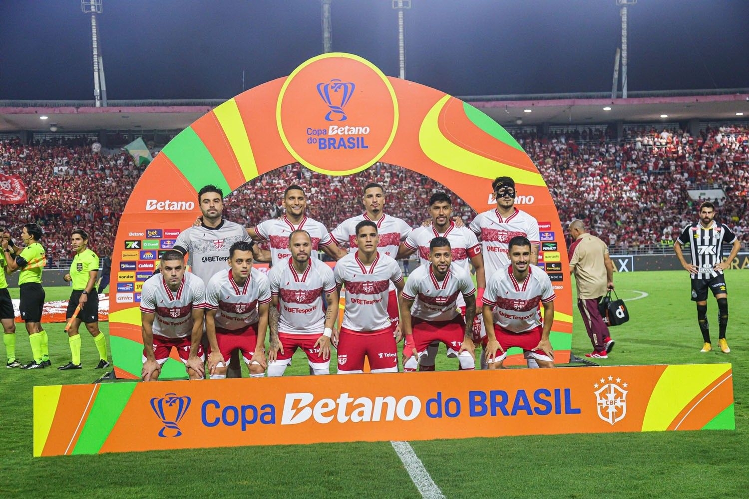 CRB renova contrato e se prepara para 2026