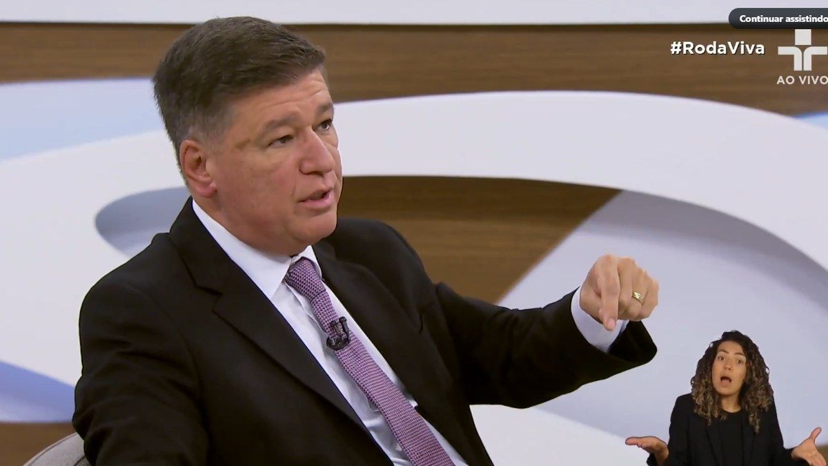 Presidente da CPMI do INSS defende afastamento de Moraes