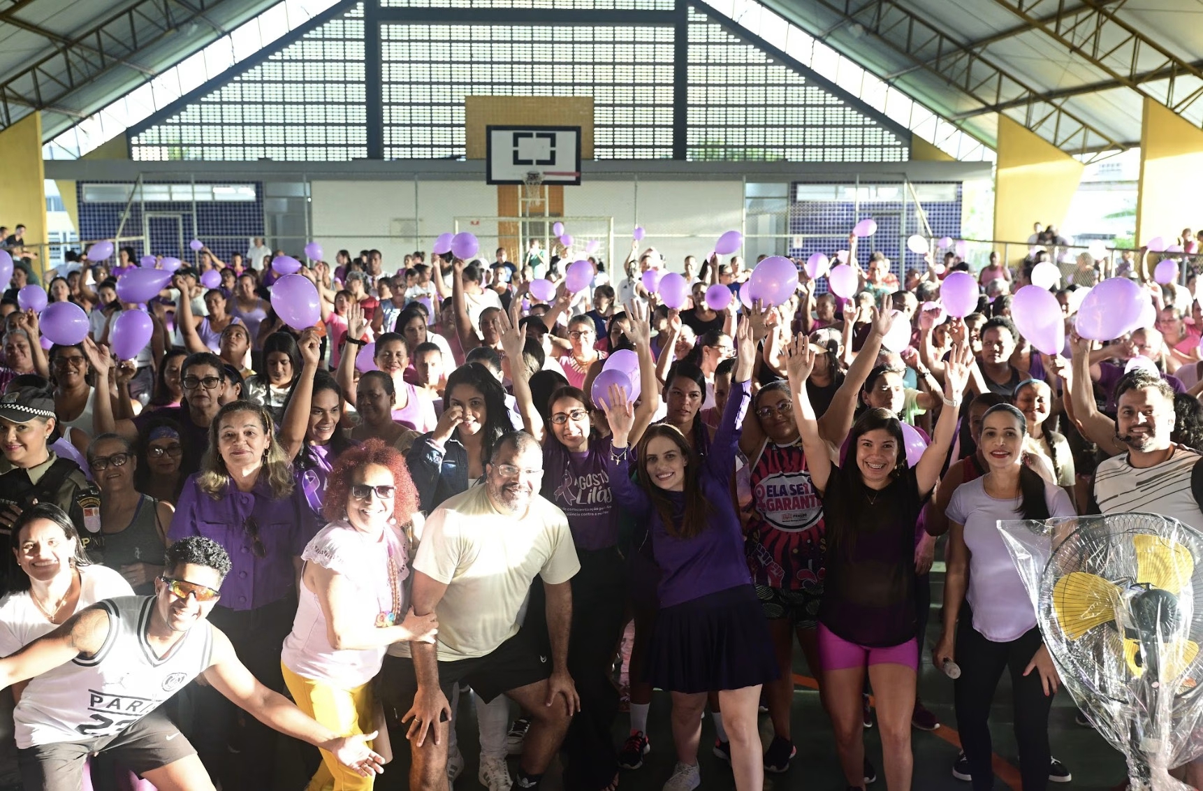 Mais de 500 mulheres participam de aulão especial em Penedo