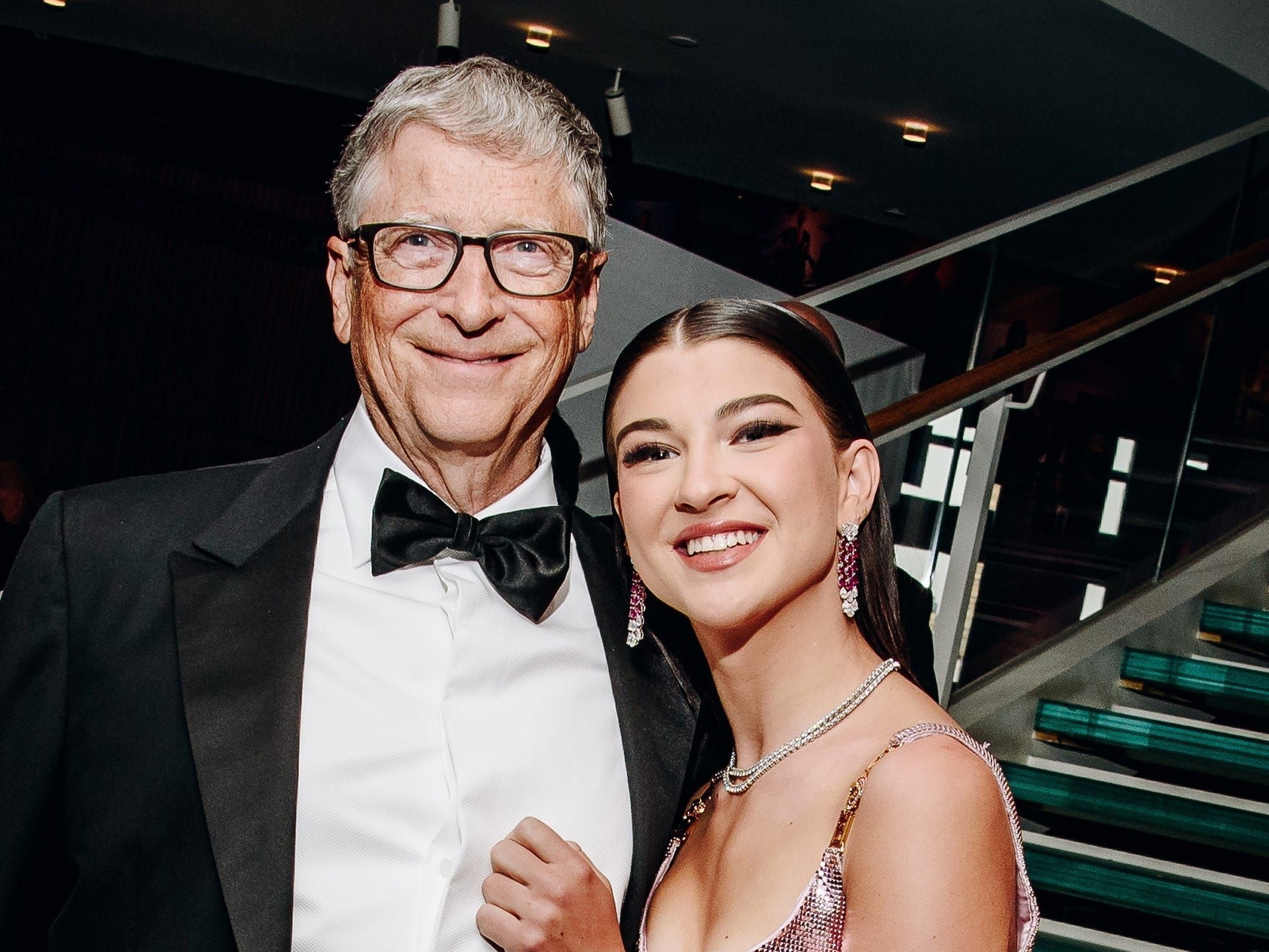 Phoebe Gates e Sophia Kianni Usam ChatGPT em Vídeos