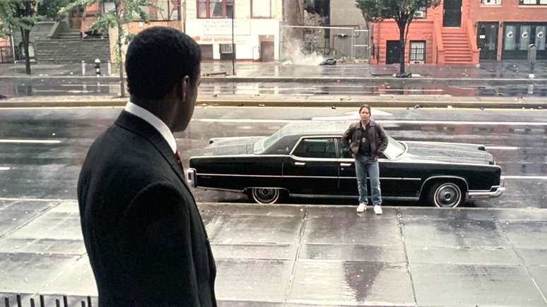 No streaming: Este filme policial tem Denzel Washington, diretor de Napoleão e avaliação excelente dos leitores do AdoroCinema