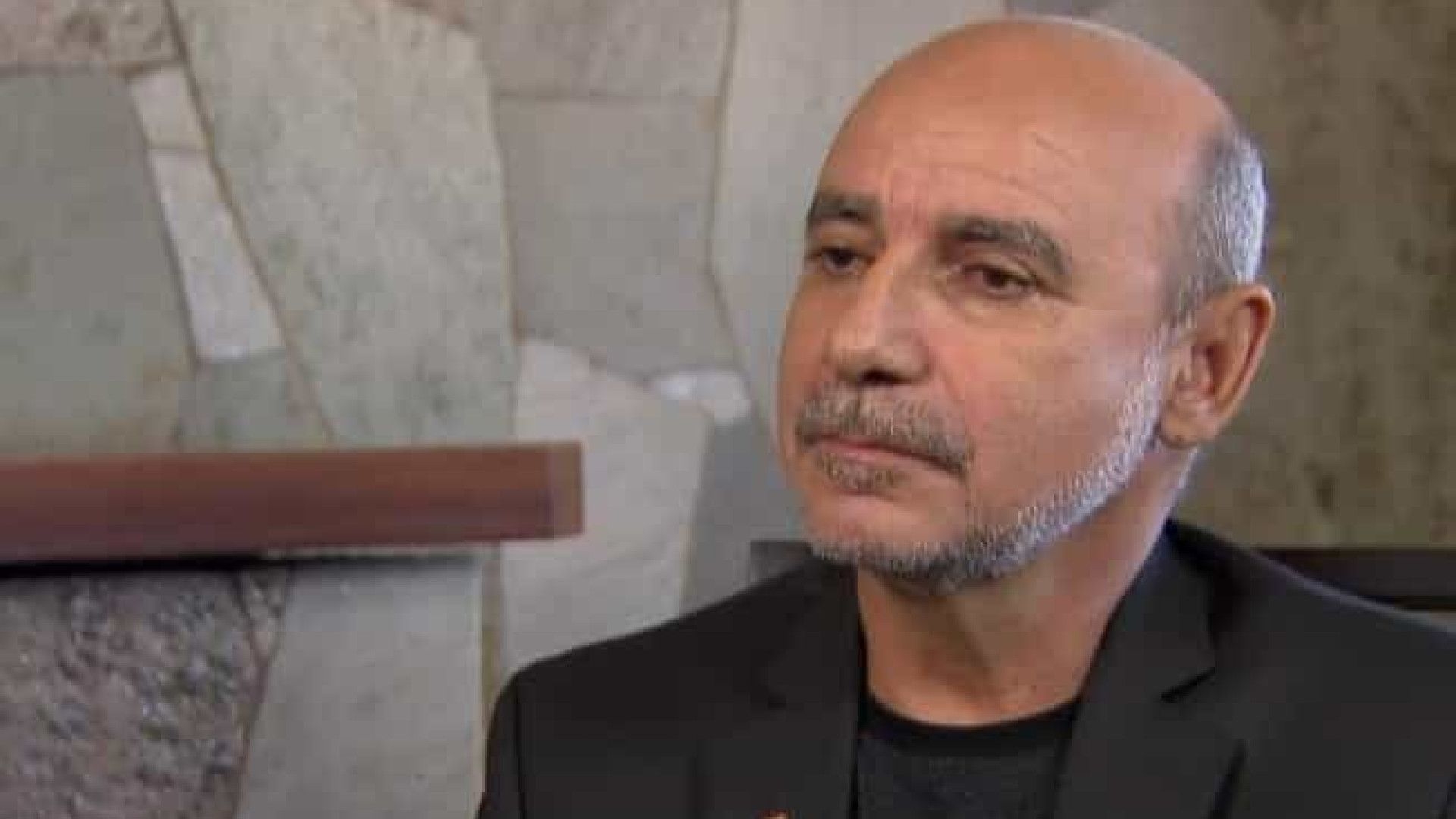 Queiroz diz receber 'migalhas' do clã Bolsonaro: 'Informação é o que mais tenho'