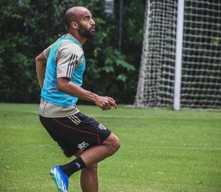 Dorival decidiu preservar Lucas após conversa e planeja retorno do atacante contra o Cuiabá
