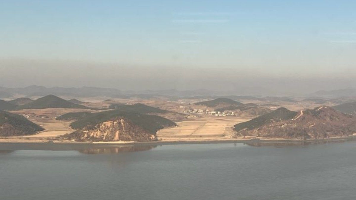 Homem norte-coreano nada por 10 horas e pede resgate