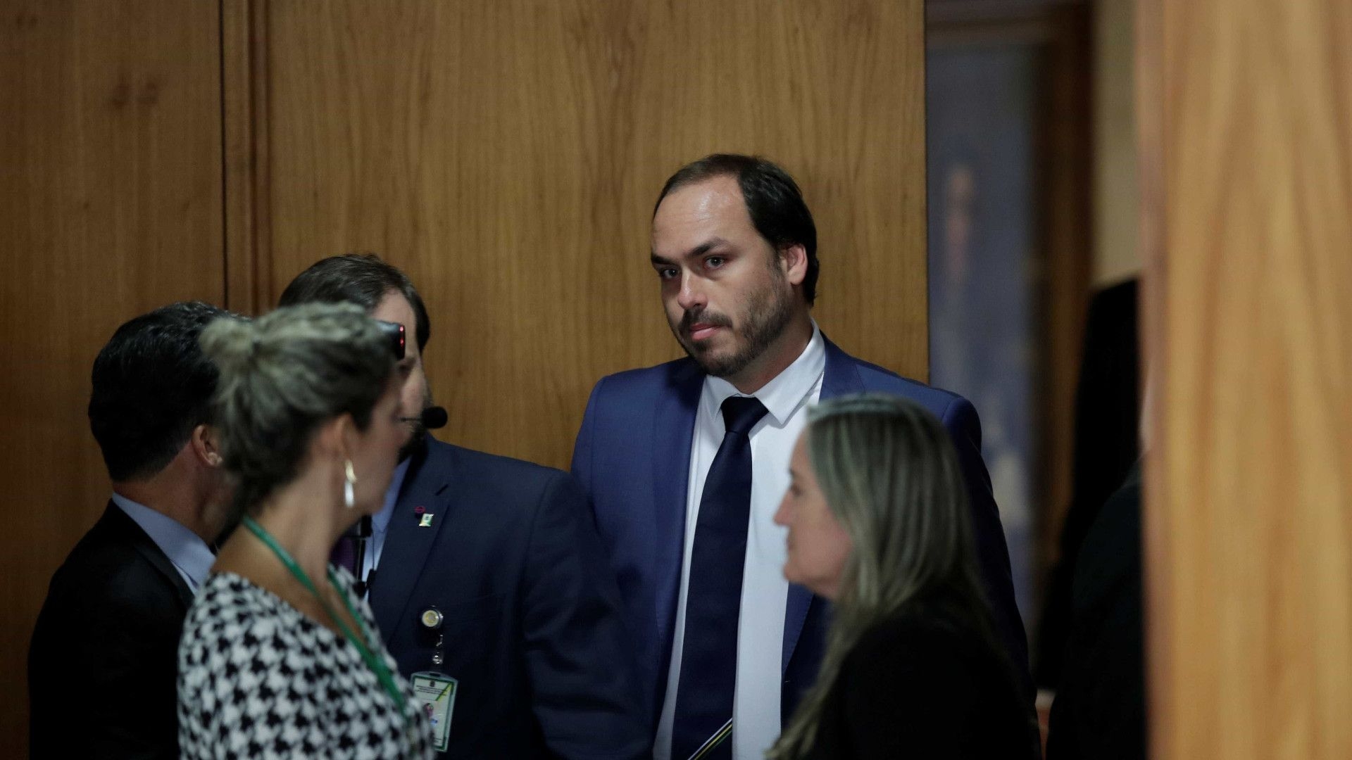 PF apreendeu computador da Abin em endereço de Carlos Bolsonaro, diz jornalista