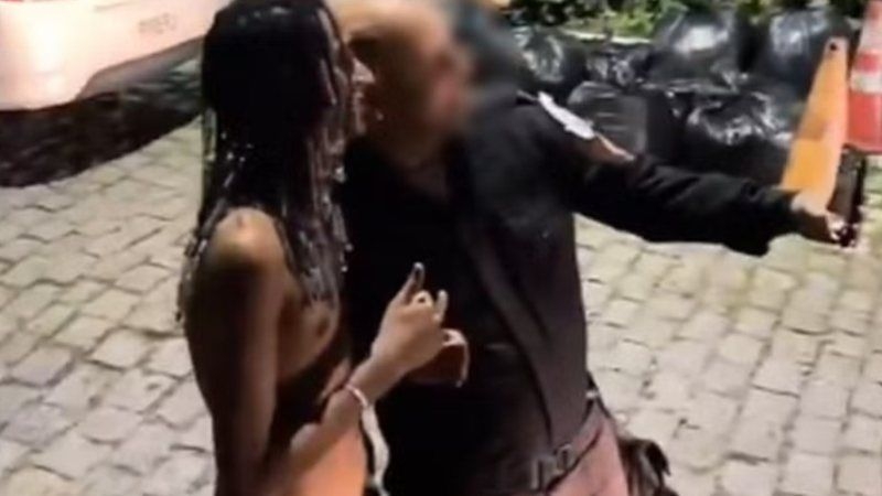 Polícia investiga PM por selfie com rapper Oruam