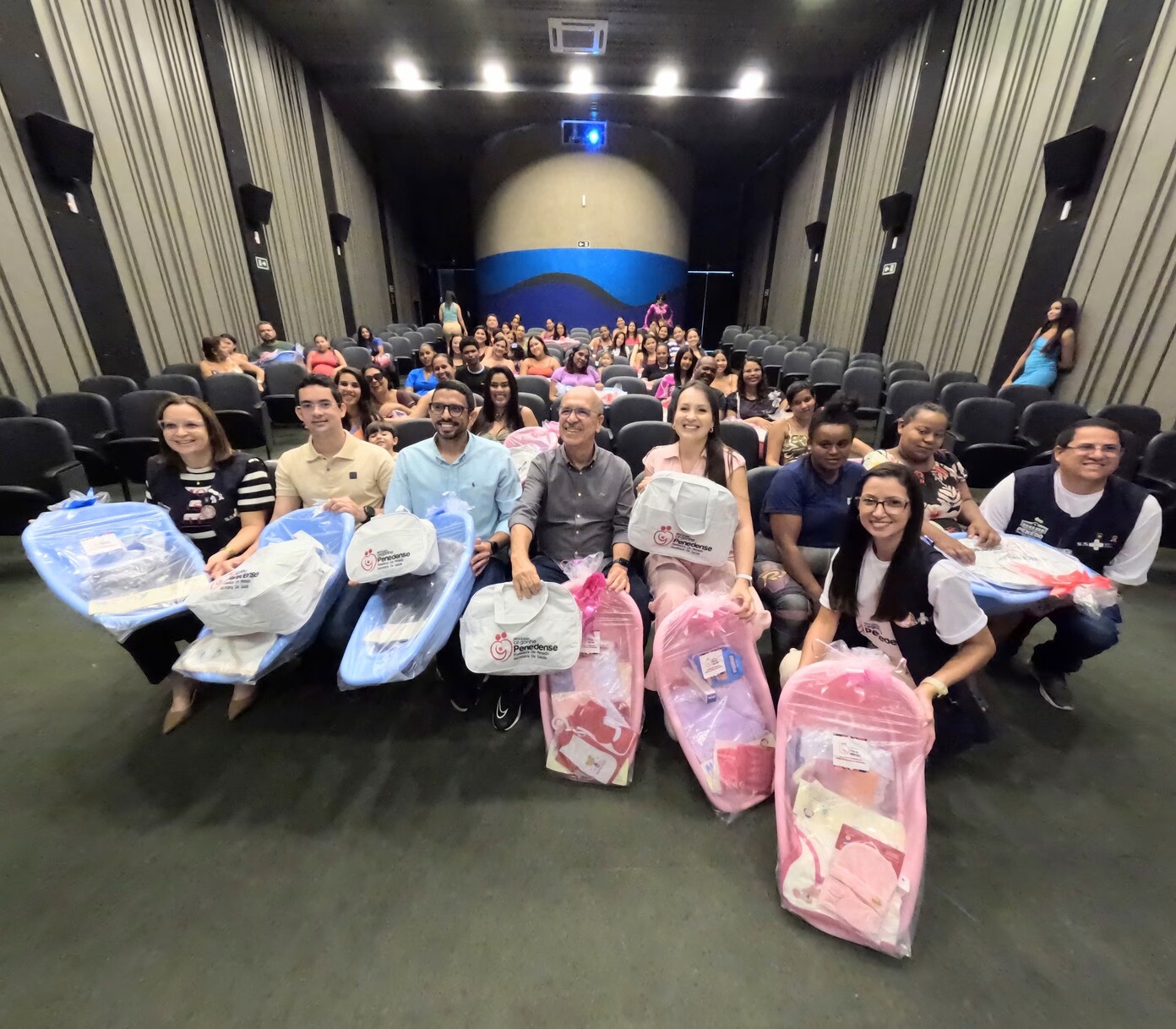 Penedo entrega 94 enxovais para gestantes no Programa Cegonha