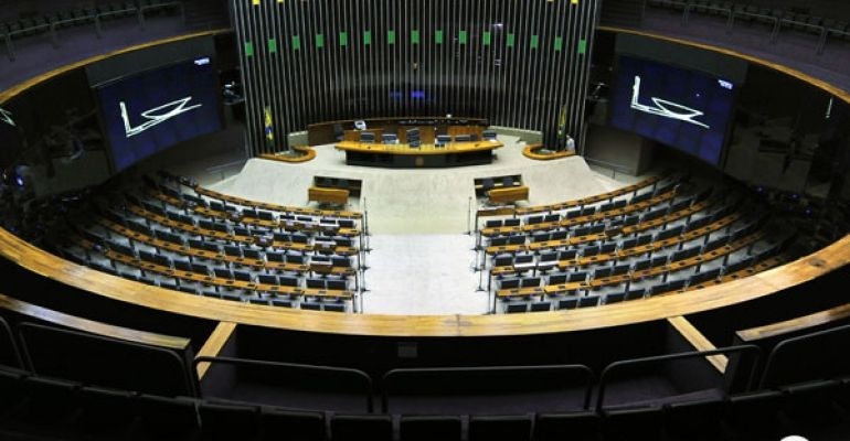 Apenas dois deputados federais de AL têm 100% de presença nas sessões