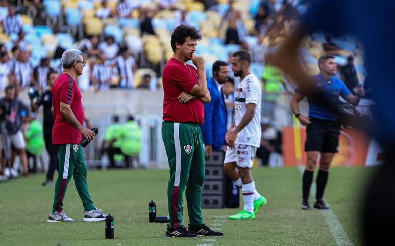 Descontente, Diniz critica Fluminense e afirma que time "não existiu" no primeiro tempo