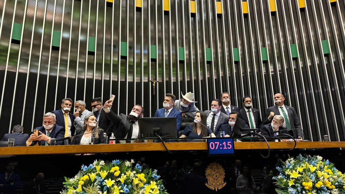 Aliados de Bolsonaro obstruem pautas no Congresso Nacional
