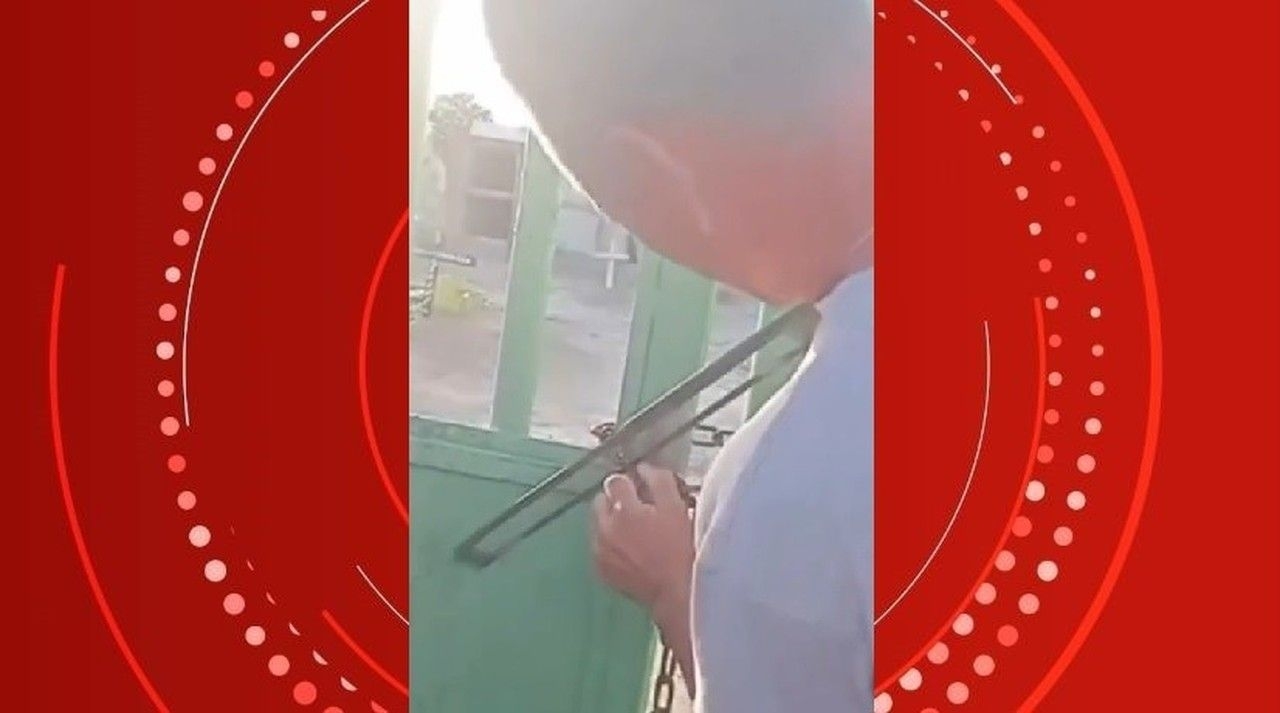 Família arromba cadeado para sepultar parente em Alagoas