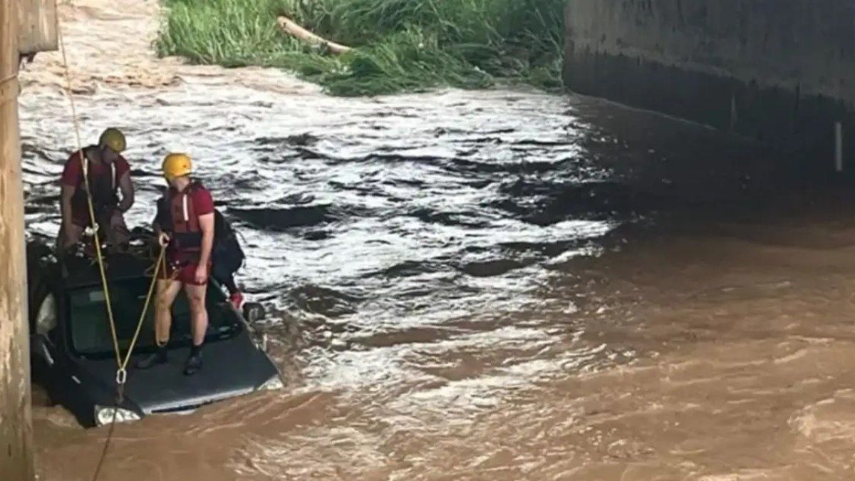 Corpo de mulher encontrado após carro arrastado em temporal