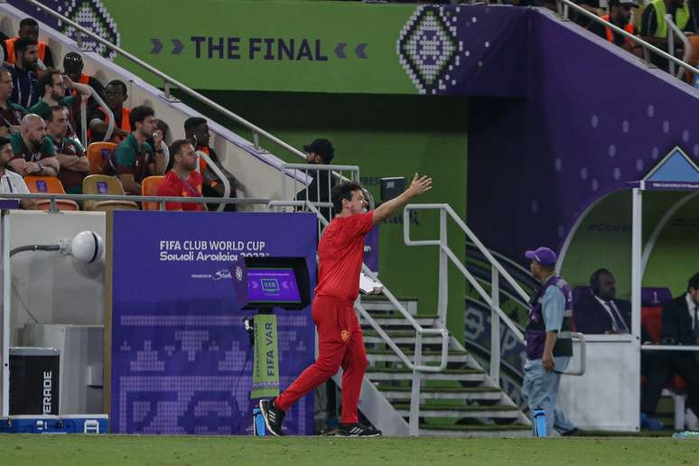 Apesar da derrota no Mundial, Diniz parabeniza jogadores e foca em 2024: 'Pensar na próxima temporada'