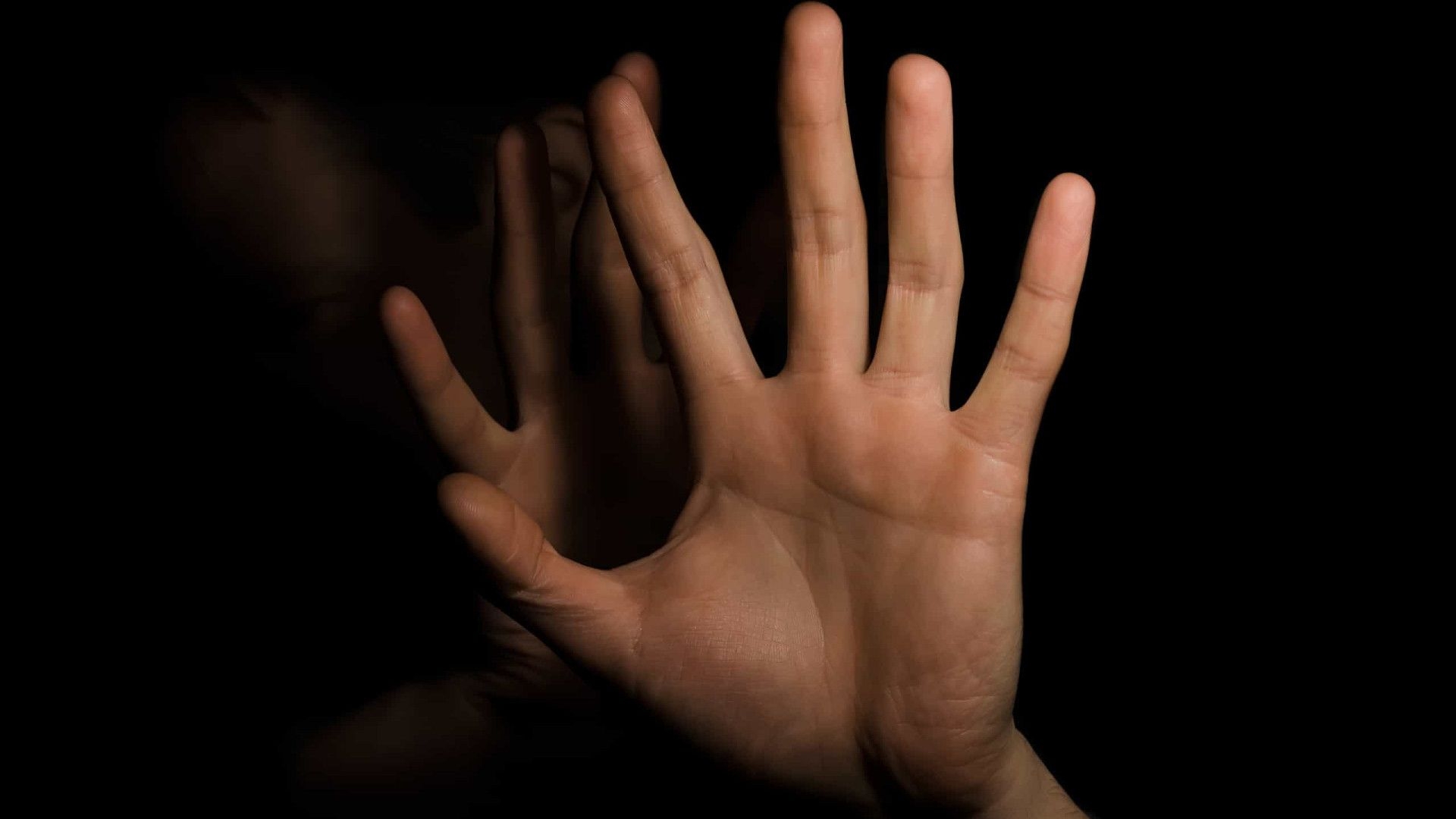 Lei do 'Não é Não' exclui igrejas de protocolo de proteção a mulheres