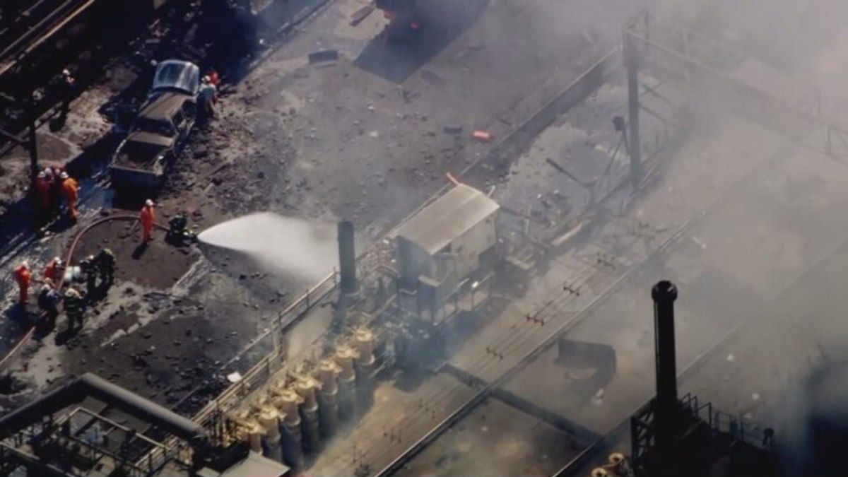 Explosão em usina deixa vítimas presas nos escombros